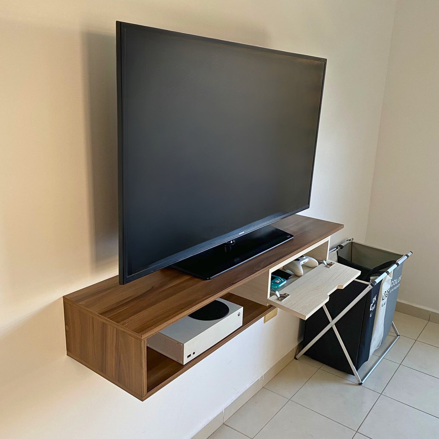 Módulo para TV Bloom – Bi-Tono con Compartimiento Interno