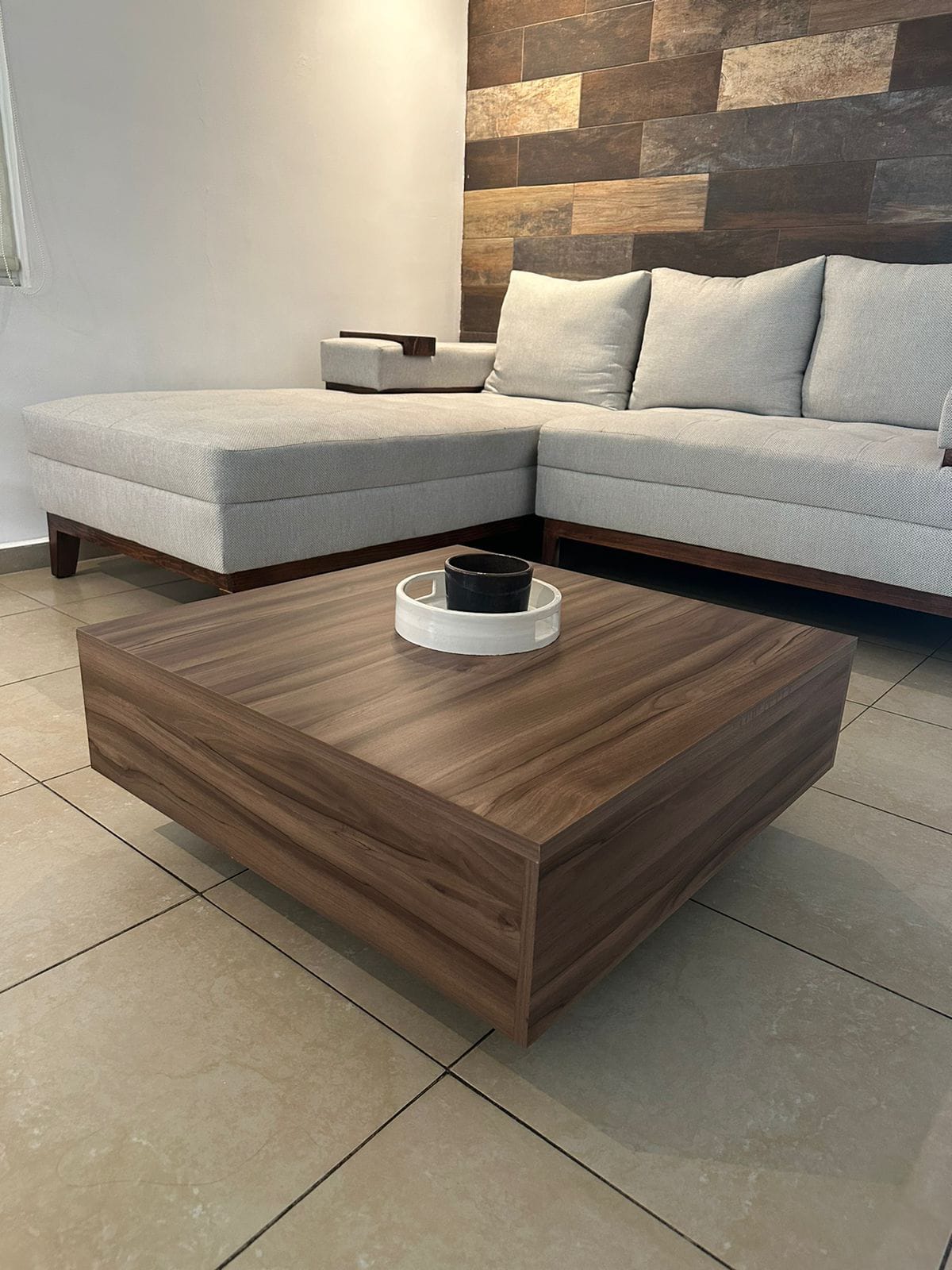 Mesa de Centro tipo flotante.